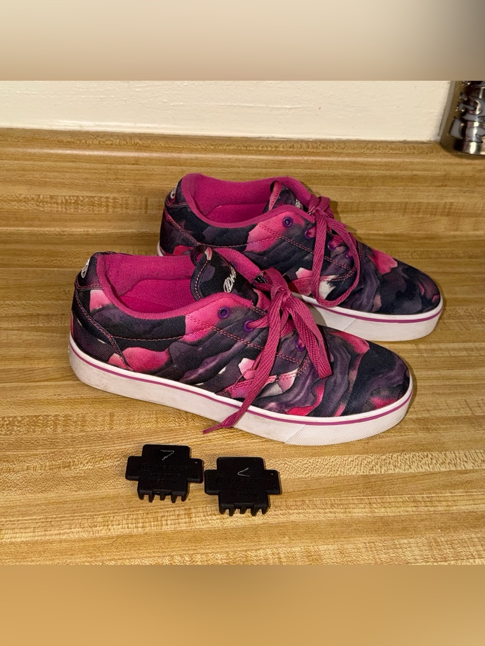 Heelys Vintage 2000s women's size 9 shoes skate shoes sneakers 770867